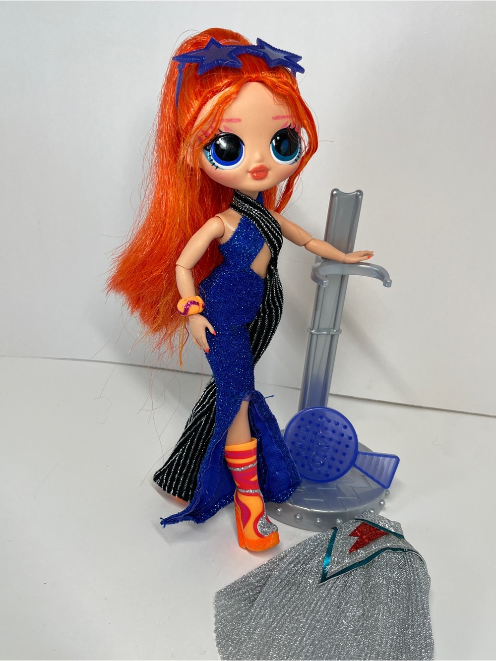 LOL Surprise OMG Fashion Doll Dance Dance Major Lady With Stand Brush Outfit - Picture 11 of 11